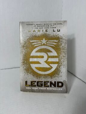 Legend by Marie Lu New York Times Bestseller (Book) Book 1